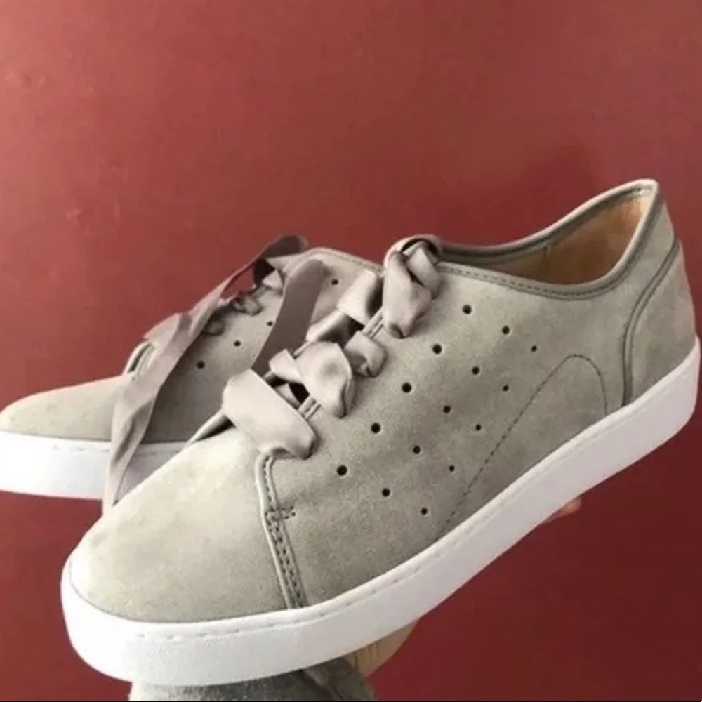Vionic sneakers
